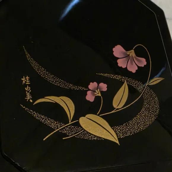Yumi Katsura Floral Octagonal Lacquerware Bento / Storage Box – New in Box